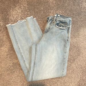 Light wash, wide leg cropped jeans with stretch